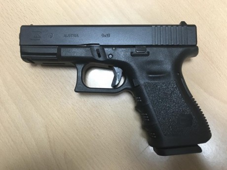 Vendo Glock 19 Gen3, en perfecto estado ni un arañazo o marca en armazón o piezas de acero, no más de 02
