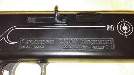 Vendo carabina vintage de bombeo de aire marca Crosman 2200 magnum calibre 5,5mm. Esta muy cuidada, como 00