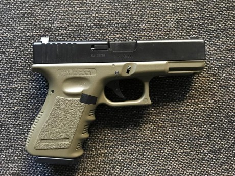 Vendo Glock 19 de airsoft . Funciona con gas.
Precio con botellas y bolitas .
80 Euros. 02