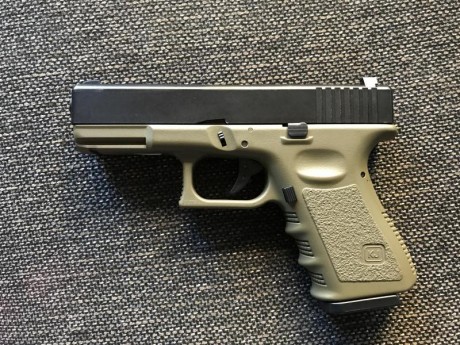 Vendo Glock 19 de airsoft . Funciona con gas.
Precio con botellas y bolitas .
80 Euros. 01