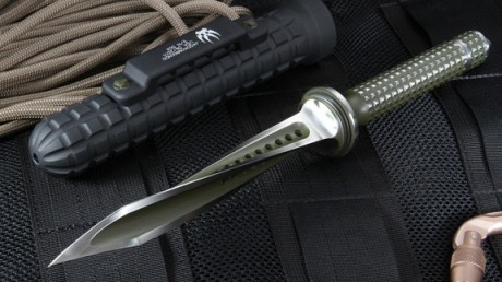 ¿Qué os parece este cuchillo, el Jagdkommando?

  El Jagdkommando Tri-Dagger es una daga con un largo 00
