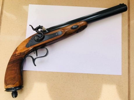 Modelo: Rochatte á París
Calibre: 45
Ha estado expuesta en una vitrina (usada en contadas ocasiones)
Estado: 02