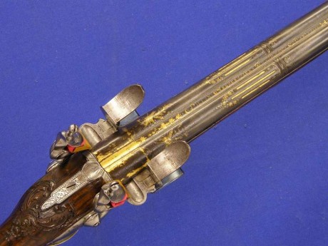 Voy a colocar unas fotos de un arma larga alemana de llave de mecha del siglo XVI. 141