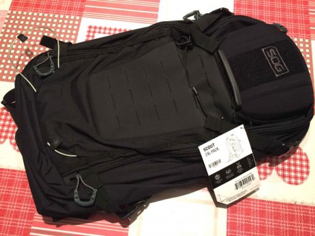 Nueva a estrenar, bolsa/mochila SOG modelo Scout 24 de color negro. Anclajes MOLLE, bolsillo superior 00