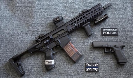 Va ganando terreno para las policias...
https://www.armas.es/policial/33583-la-policia-alemana-apuesta-por-el-sig-sauer-mcx

https://www.sigsauer.com/products/firearms/rifles/sig-mcx-virtus/
https://youtu.be/73lzicYUIoY
 02