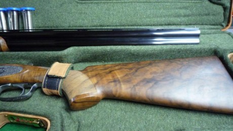 escopeta Beretta Guiubileo,cal,20 sin estrenar,impoluta,5 choques,la vende un amigo su teléfono es 634648938,vende 01