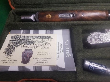 escopeta Beretta Guiubileo,cal,20 sin estrenar,impoluta,5 choques,la vende un amigo su teléfono es 634648938,vende 10