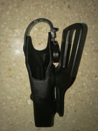 Vendo funda marca safariland para hk usp compact de zurdo. Precio 45 euros más envío si hiciera falta. 00