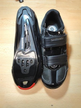 En venta unos zapatos ciclismo Shimano.
Son del nº 43
No ha salido nunca de casa, como nuevos.

el preci9o 02