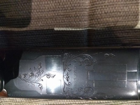 saludos

vendo superpuesta MIROKU BC  calibre 12/70 absolutamente impecable.  71 cm de cañón, ***/*, selector 12