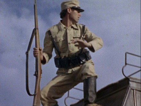 Compañeros,

En vista de las ganas de algunos (Elcafe, Wilcow, Vrakk, etc) por adivinar armas de películas 50