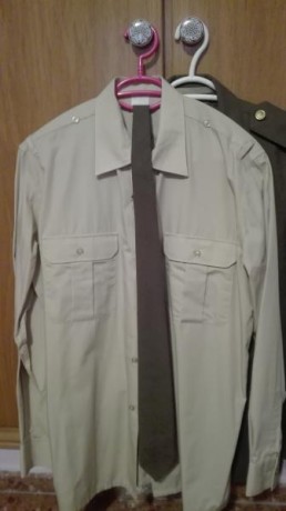Se vende traje militar de gala Ejército Tierra año 2007 gran calidad , perfecto estado (los actuales más 00