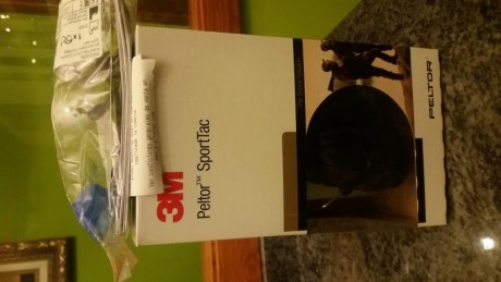 Hola. Cambio este pack de cascos Peltor electrónicos y gafas de tiro. Están sin abrir. Son regalo de reyes 01