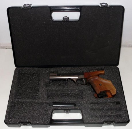 Se vende feinwerkbau AW93 cal 22lr, el arma funciona perfectamente, viene con el maletín original, dos 01
