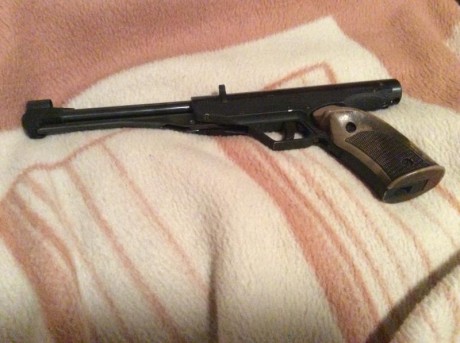Buenas a todos:

Me acabo de cargar el alza de la pistola en cuestión y me surge una duda al buscar el 01