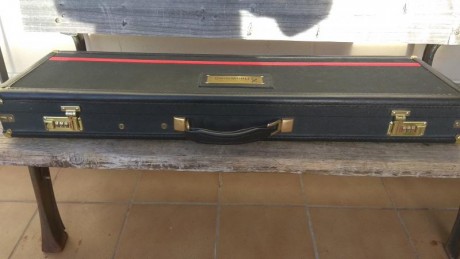 Vendo este maletin de lujo dd la marca browning. Para cualquier b25, b425,b525,. Etc. 

Precio 200 eur 01