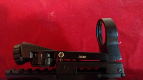 Visor de punto rojo marca ATN,  tiene distintas retículas y 11 puntos de intensidad. 
Se instala sobre 01