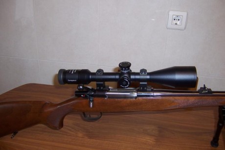 Modelo 550 Lux cal 30-06 , lleva un visor Zeiss Conquest 4,5 a 14 x 50 MC colocado con monturas desmontables 02