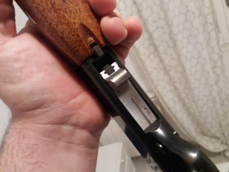 Vendo carabina browning SA 22lr.... 
es desmontable con un click y medio giro.....
se carga por el lateral 01