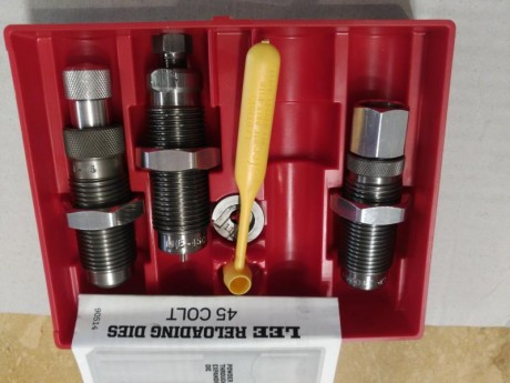 Vendo DAIS LEE para cartuchos del 45 LC, para lo poco que tiro esté calibre  no quiero almacenar pistones, 01