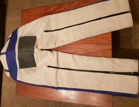 Vendo conjunto de tiro compuesto por:

Carabina Anschutz air 2002 
 ( Juntas recien cambiadas)  

Posibilidad 20