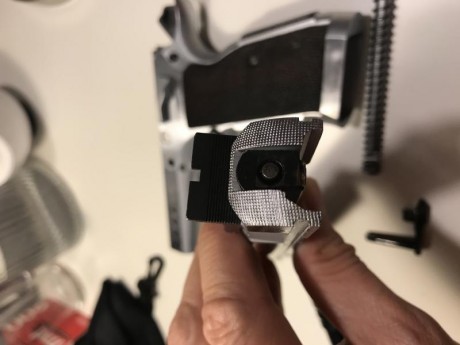 Vendo TANFOGLIO LIMITED, 9 mm/Pb, inox, con dos cargadores de 17 y uno de 16, con dos gatillos uno recto 130