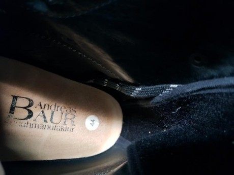 Vendo botas kurt thune talla 44 con muy poco uso, aun tiene las letras de las plantillas. 

Nuevas cuestan 00