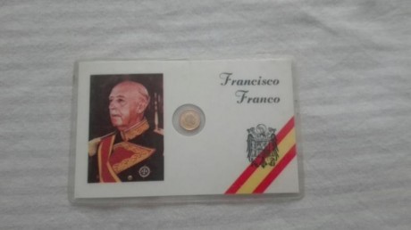 Se vende tarjeta Francisco Franco conmemorativo años 70, contiene moneda en miniatura.pvp 25 euros.652167719. 01