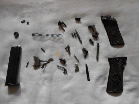 saludos:vendo despiece de pistola star F olimpic por 40 euros completo ,  , cachas solas 20 euros , resto 00