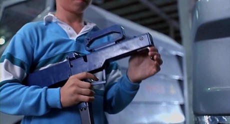 Compañeros,

En vista de las ganas de algunos (Elcafe, Wilcow, Vrakk, etc) por adivinar armas de películas 140