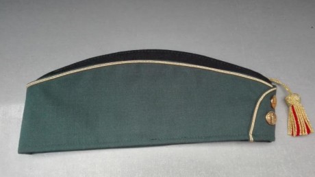 Se vende gorro cuartelero oficial Guardia Civil, nuevo,impecable, de calidad, a estrenar,talla grande.652167719, 01