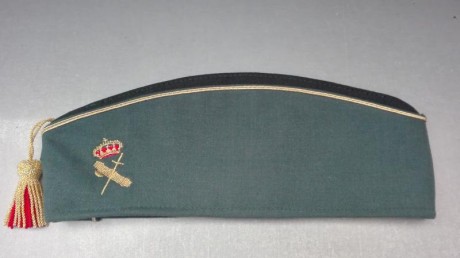 Se vende gorro cuartelero oficial Guardia Civil, nuevo,impecable, de calidad, a estrenar,talla grande.652167719, 00