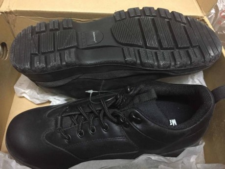 Oferta, nuevo a estrenar, zapato táctico, con características de bota, de Matterhorn. Talla M9, equivalente 00