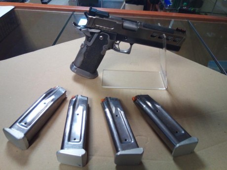 Esta es una de las armas que existen hoy en dia para la mas alta competicion en la categoria de IPSC Standar.
El 01