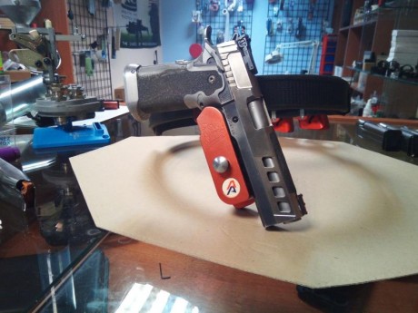 Esta es una de las armas que existen hoy en dia para la mas alta competicion en la categoria de IPSC Standar.
El 11