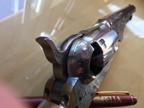 Buenas pongo en venta este revolver, es un Colt Sheriff del calibre.36. Está sin usar. Lo dejo en 325€ 11