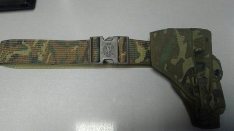 Se vende ceñidor y funda de pistola Ejército Español , mimetizado, impecables nuevos, años 90. Ceñidor 01