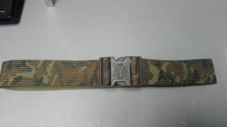 Se vende ceñidor y funda de pistola Ejército Español , mimetizado, impecables nuevos, años 90. Ceñidor 10