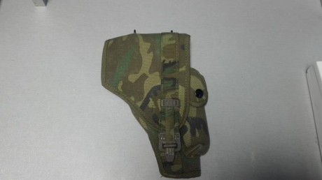 Se vende ceñidor y funda de pistola Ejército Español , mimetizado, impecables nuevos, años 90. Ceñidor 20