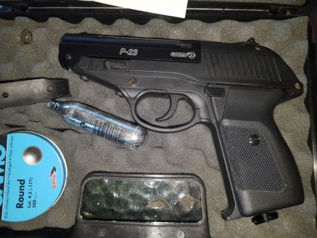 Un amigo vende esta pistola de CO2 ya tiene unos pocos de años. Prácticamente sin uso cómo se puede apreciar 02