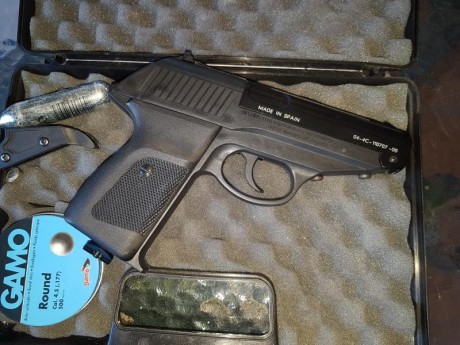 Un amigo vende esta pistola de CO2 ya tiene unos pocos de años. Prácticamente sin uso cómo se puede apreciar 00