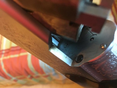 Escopeta de caza Beretta modelo S56E. Tiene chokes de 1 y 3 estrellas así como doble disparador, no selectivo. 12