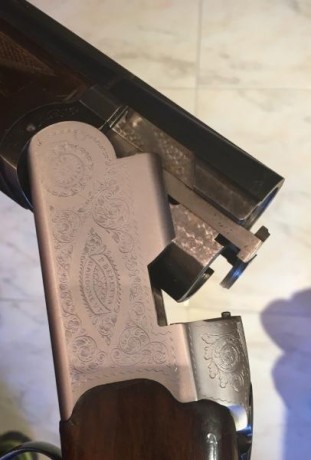 Escopeta de caza Beretta modelo S56E. Tiene chokes de 1 y 3 estrellas así como doble disparador, no selectivo. 10
