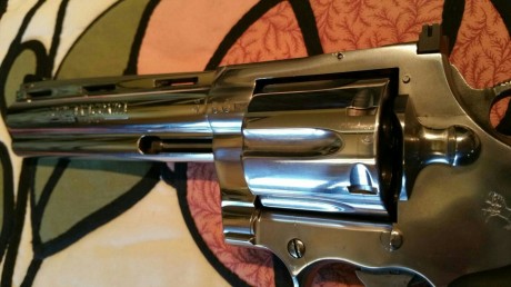 Vendo colt Anaconda 44 mag inox esta prácticamente nuevo 1050€+envío 
Interesados les daré mi teléfono 00