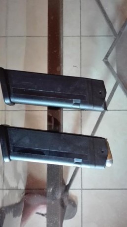 Vendo cargadores Glock 21 
Son nuevos a estrenar y el precio es de 25 € unidad.
Se venden juntos.portes 01