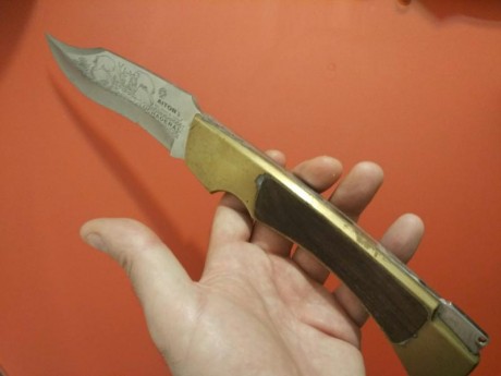 Navaja Aitor modelo LUCHADERA  nueva sin caja, rescatada de resto de tienda cuchillera.
Tiene una leve 00