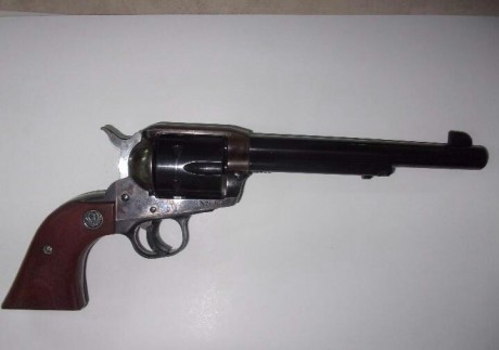 Como dice el enunciado, se pone a la venta un revolver ruger vaquero en 45 lc, el arma es de un compañero 30