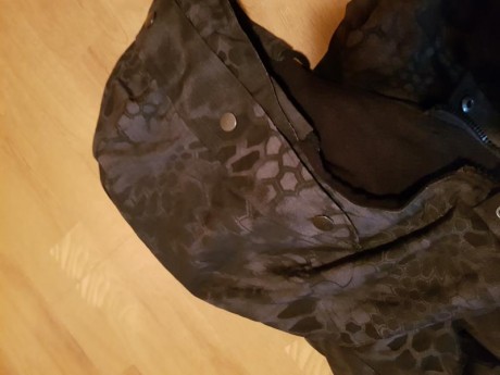 chaqueta tactica militar camo kryptek typhom, talla xxxl, pero equivale a una Xl europea. está nueva con 10