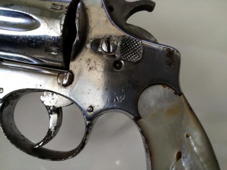 Buenas y gracias , busco ayuda para saber marca , modelo , año y precio de este revolver , gracias. 62