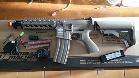 Hola !  . Vendo un fusil de asalto de airsoft  ,  cm16 dst g&g  ,  es de fibra , plastico , esta usado 22